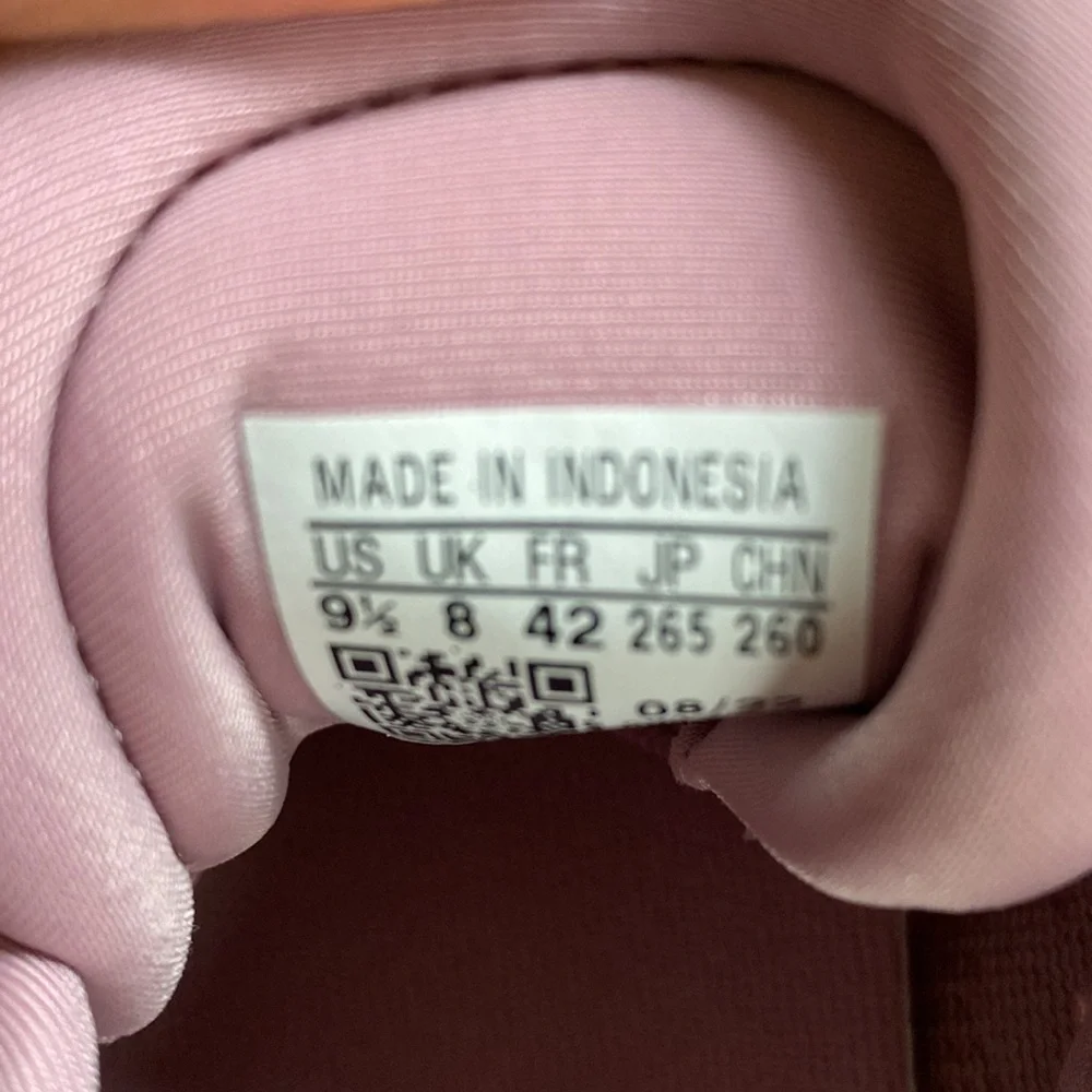 NEW! Women’s Adidas Supernova 2 Sneakers - Picture 10 of 10